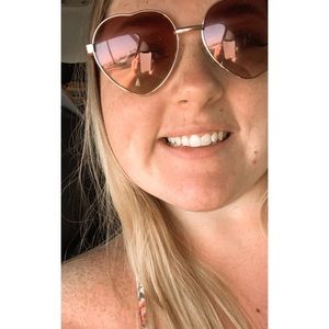 Meet your Posher, Julia